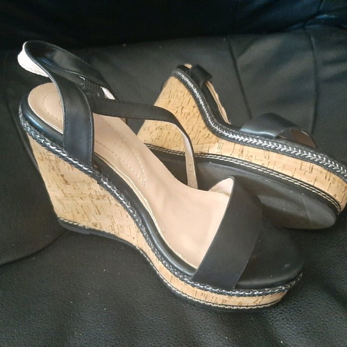 Alta Moda black sandals like new size 39 with high platform heel