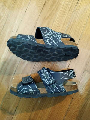 Kickers children's sandals used for boys, size 26, with cork