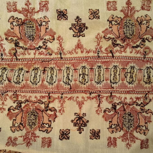 Hand-embroidered table runner, 79x37 cm