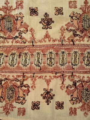Hand-embroidered table runner, 79x37 cm