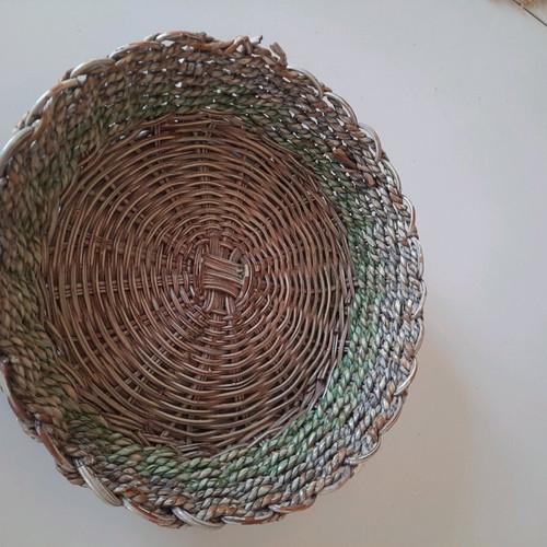 Woven bread basket like new