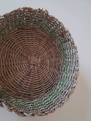 Woven bread basket like new