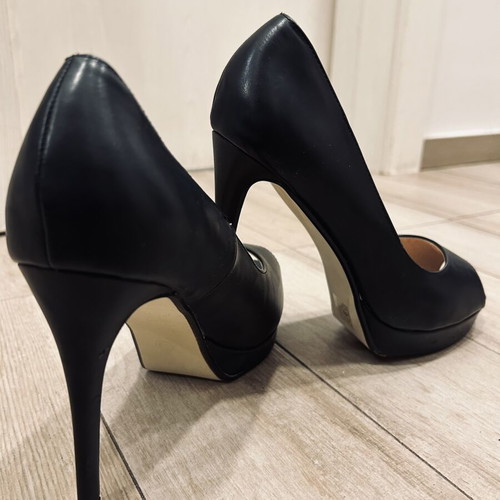 Megias women's elegant high heel shoes black leather like new size 40