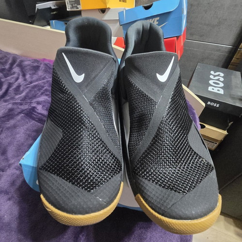 Nike GO FlyEase sneakers size 42.5, black