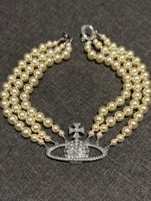 Pearl choker necklace Vivienne Westwood like new with silver charm