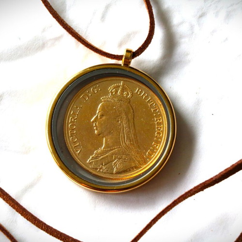 English Victoria Gold-Plated Pentoliro Coin Pendant New