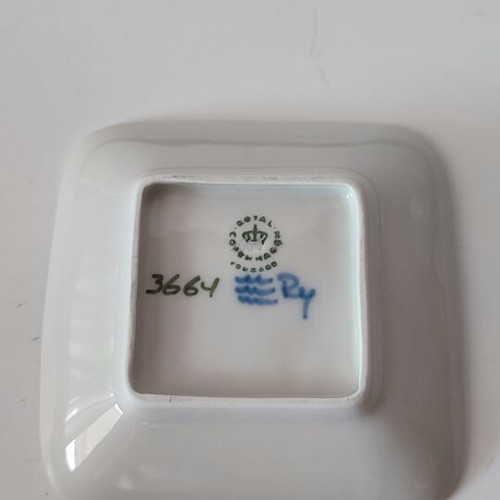 Royal Copenhagen porcelain set with swallow vase & collectible Cocker Spaniel plate