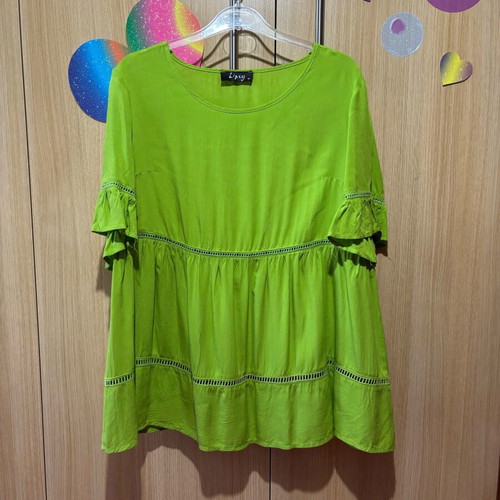 Green blouse like new, size M