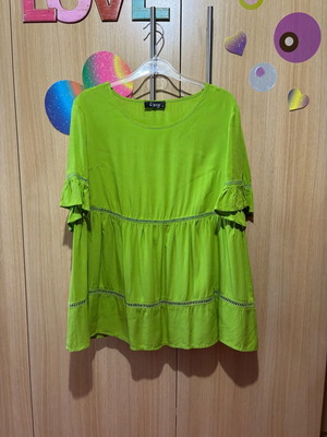 Green blouse like new, size M
