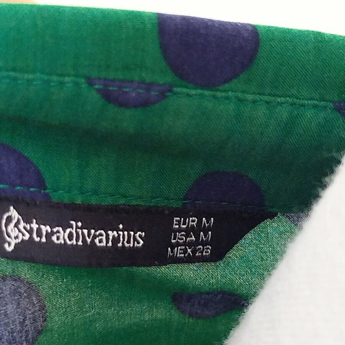 Stradivarius πουκάμισο viscose σαν καινούργιο, μπλε και πράσινο πουά, μέγεθος M