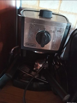Delonghi EC 156.B Espresso Machine like new 1100W 15bar