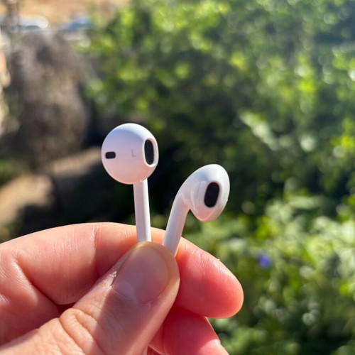 Apple EarPods Earbuds with Lightning like new