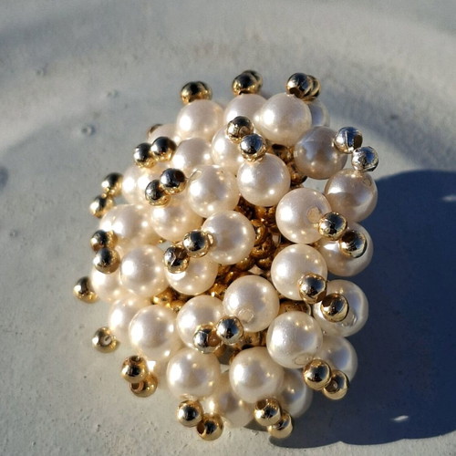 Vintage style pin like new with beads