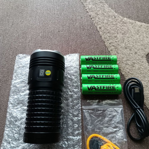Flashlight 18xCREE XM-T6 LED with LCD screen and 4 batteries, new