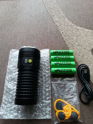 Flashlight 18xCREE XM-T6 LED with LCD screen and 4 batteries, new