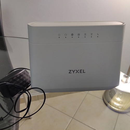 Zyxel VMG8623-T50B modem router like new, dual band WiFi, VoIP