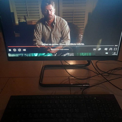 Υπολογιστής Lenovo σαν καινούργιο με οθόνη αφής, πληκτρολόγιο και ποντίκι