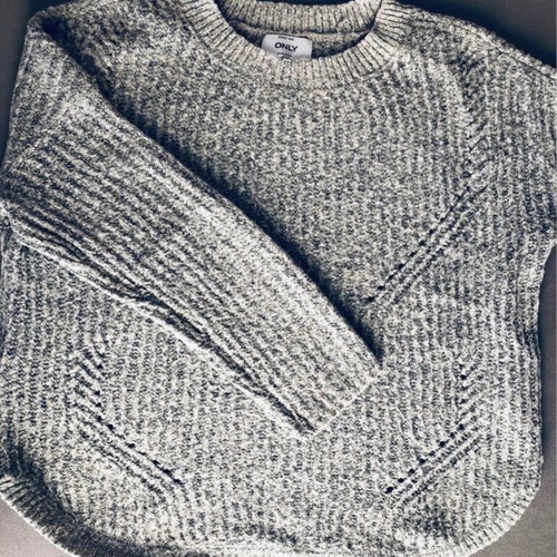 Only sweaters used, pack of 2, gray, sizes S and XS