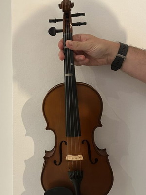 Virtu Adagietto 4/4 violin like new with case and accessories