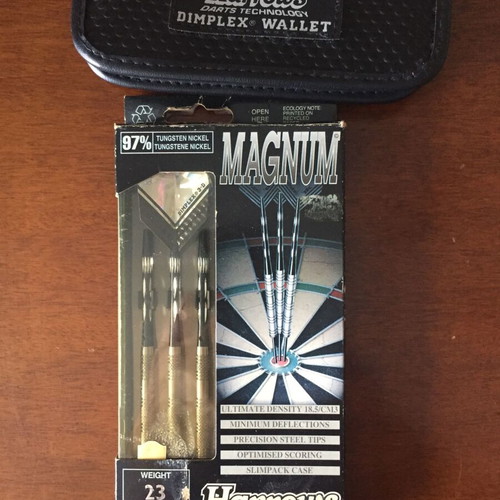 Wall dartboard 43 cm with 3 Harrows Magnum 23gram darts and case new