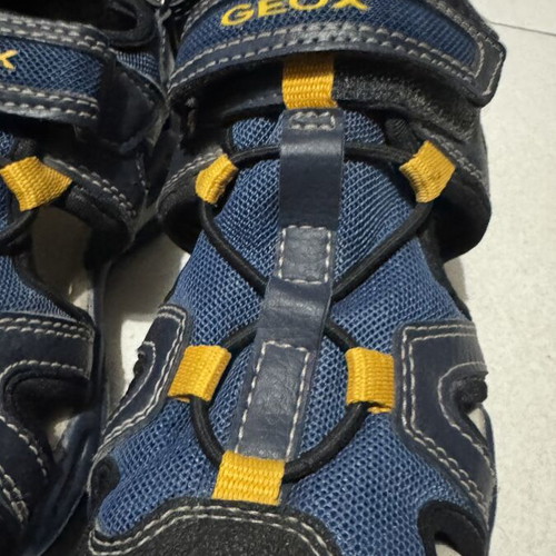 Geox J Borealis Boy sandals used, size 32, navy with yellow details