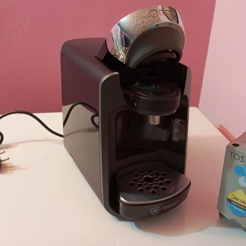 Bosch CTPMO8 Coffee Maker like new with coffee capsules
