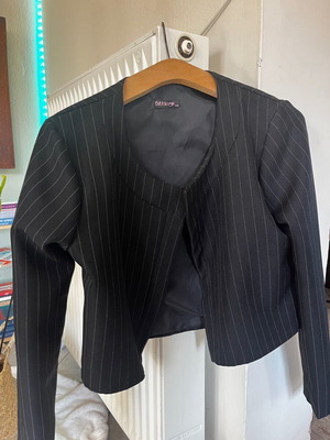 BubbleGun by Touni Black blazer with shoulder pads and pink stripes, like new, S/M