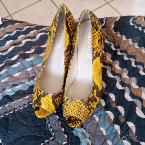 Migato pumps unused yellow brown size 39 with 12cm thin heel
