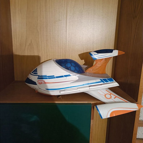 Large airplane like new