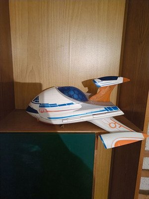 Large airplane like new