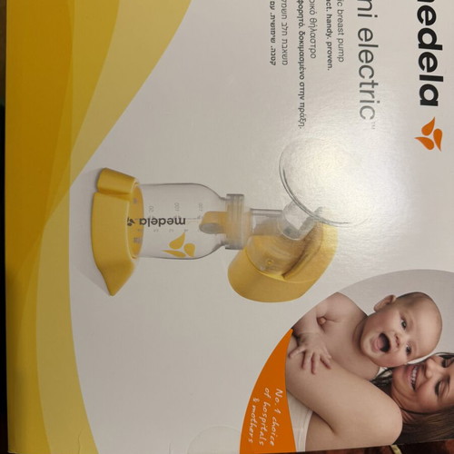 Medela mini electric breast pump with breastfeeding pads gift
