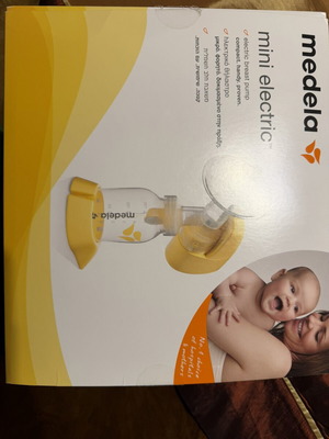 Medela mini electric breast pump with breastfeeding pads gift