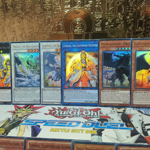 Yu-Gi-Oh! Lightsworn collection like new, card pack