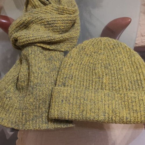 Knitted hat and scarf set new in light olive-yellow color
