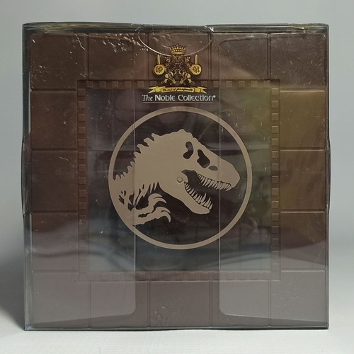 The Noble Collection Jurassic Park Velociraptors PVC Diorama Set new