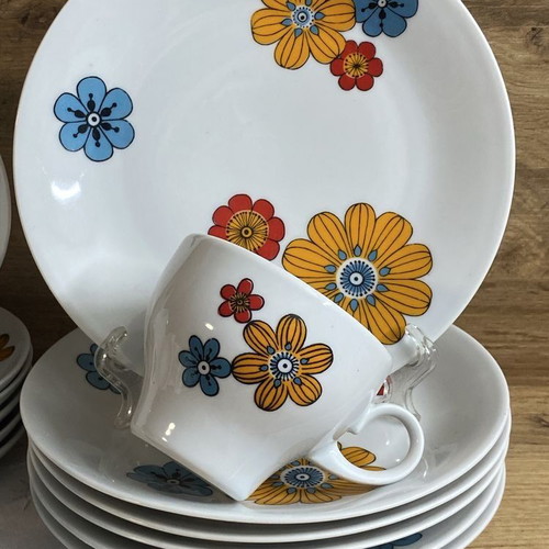 KAHLA GDR porcelain vintage set new, 6 cups, 6 saucers, 6 dessert plates