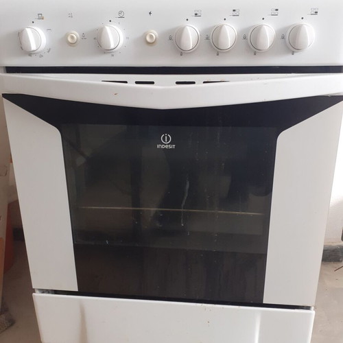 Indesit kitchen stove used, operates with gas bottle