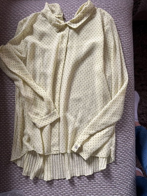 Women's yellow pale polka dot shirt like new, size L