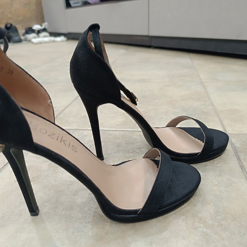 Bozikis black sandals like new, size 39, castor material