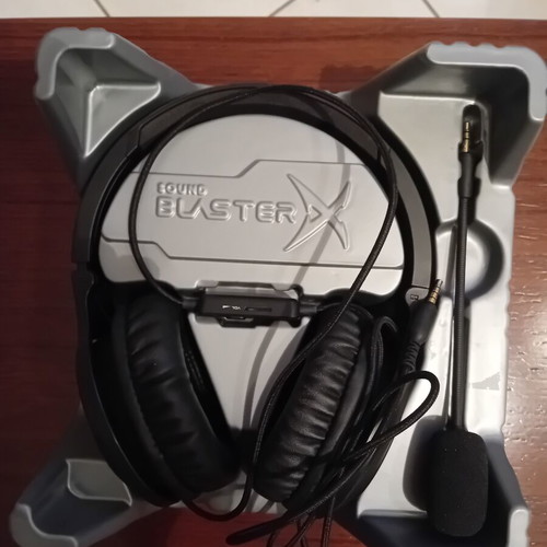 Creative Sound BlasterX H3 headphones like new, wired
