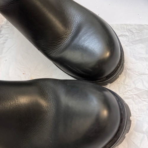 Feng Shoe black leather boots with studs used size 38