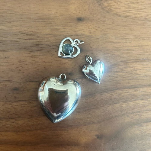 3 heart-shaped pendants like new, silver color