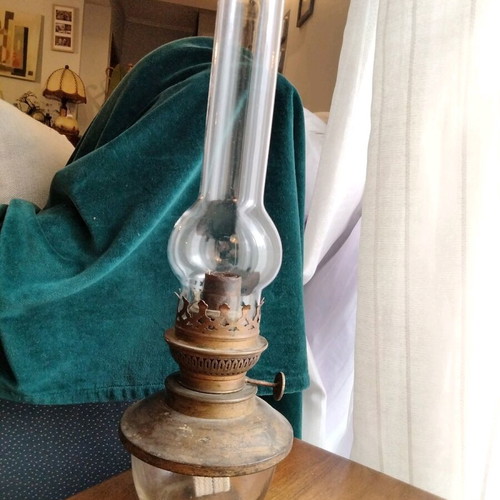 Antique oil lamp like new, brass or copper