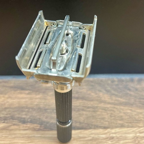 Gillette Super Adjustable Black Beauty used safety razor (1969 O-2)