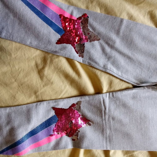 Grey leggings with sequined star on knees, like new, age 5