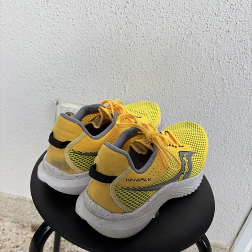 Saucony Kinvara 14 running shoes like new, men's size 44, gray and yellow