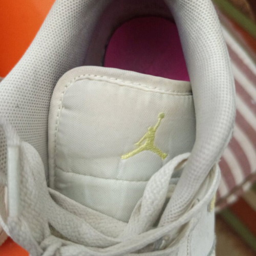 Jordan athletic shoes like new, size 38, white and yellow