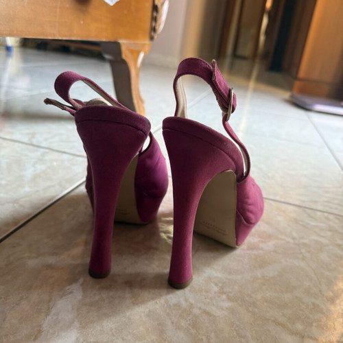 Valtadoros purple pumps size 39, like new, 14cm heel, castor texture