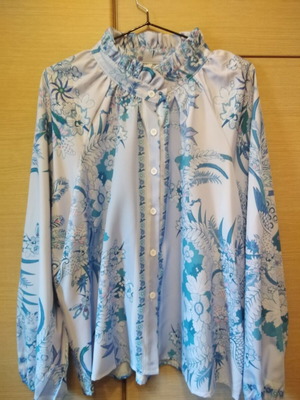 Women's shirt like new, long sleeve, blue pattern, size XL
