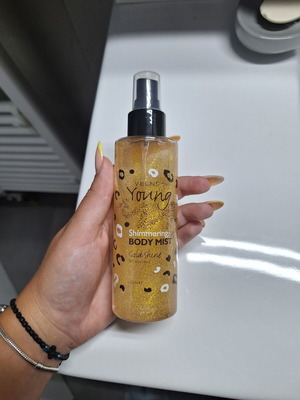 Σετ περιποίησης σώματος Velnea Young Gold Shine με λαμπερό αποτέλεσμα